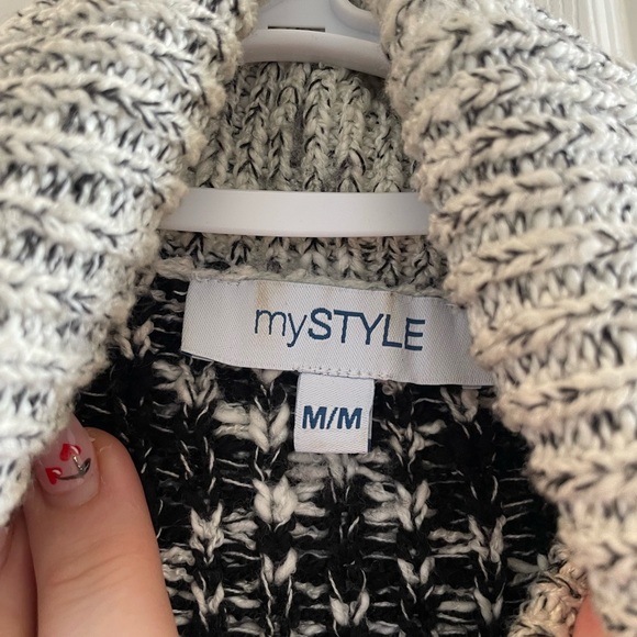 Knit sweater - Picture 3 of 3